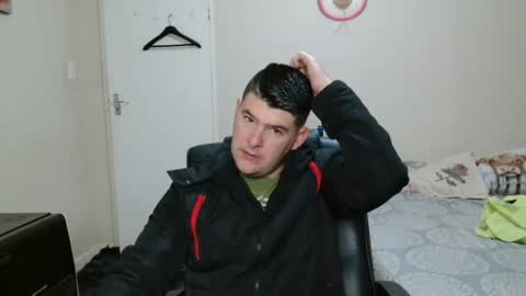 Snapshot of brendansexyboy098754 chatting on June 22, 3:36 am ask me lol online show from June 22, 3:36 am
