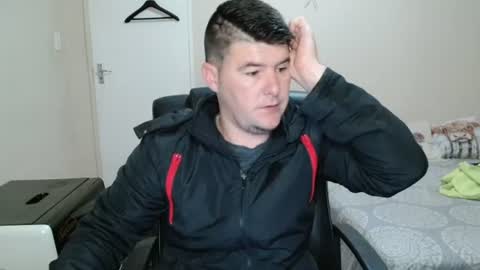 Snapshot of brendansexyboy098754 chatting on June 24, 2:54 am ask me lol online show from June 24, 2:54 am