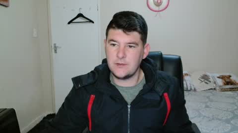 Snapshot of brendansexyboy098754 chatting on June 29, 4:19 am ask me lol online show from June 29, 4:19 am