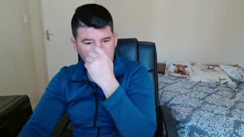 Snapshot of brendansexyboy098754 chatting on July 20, 7:00 am ask me lol online show from July 20, 7:00 am
