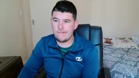 Snapshot of brendansexyboy098754 chatting on July 21, 7:00 am ask me lol online show from July 21, 7:00 am