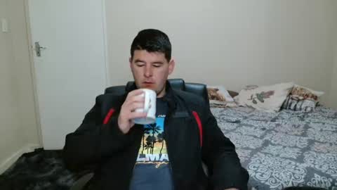 Snapshot of brendansexyboy098754 chatting on July 29, 4:32 am ask me lol online show from July 29, 4:32 am