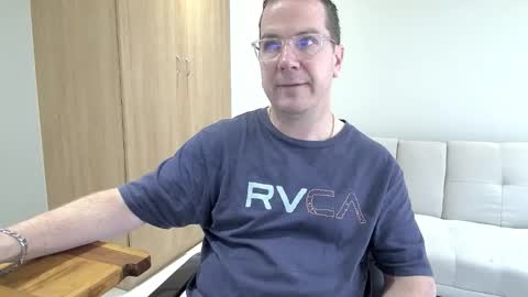 Snapshot of brettdj chatting on November 29, 9:12 am Brett online show from November 29, 9:12 am