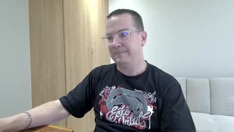 Snapshot of brettdj chatting on December 15, 12:20 pm Brett online show from December 15, 12:20 pm