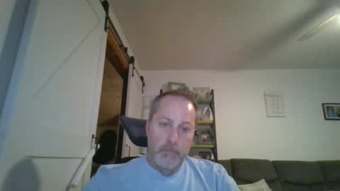 Snapshot of brettsky chatting on December 4, 2:21 am hey online show from December 4, 2:21 am