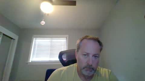 hey online show from April 15, 9:04 pm