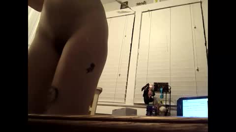 Snapshot of bri_ant chatting on October 27, 1:53 am bri_ant online show from October 27, 1:53 am