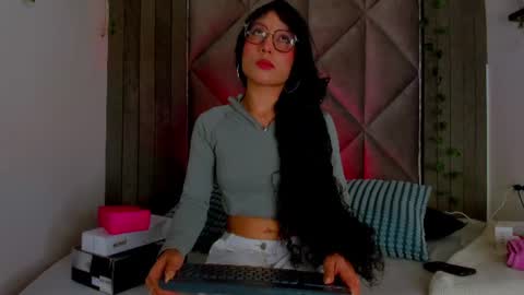 Snapshot of briaconner_ chatting on July 18, 2:49 am B R I A online show from July 18, 2:49 am