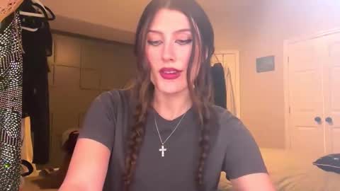 Snapshot of briadominick chatting on December 17, 7:25 am Brianna3 online show from December 17, 7:25 am