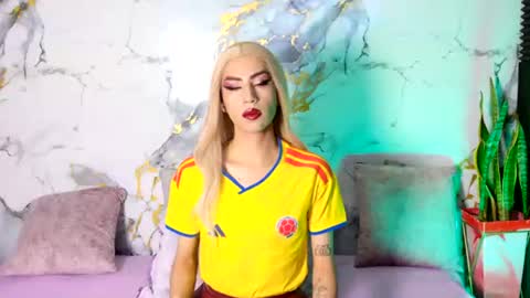 briana_white online show from July 7, 5:17 pm
