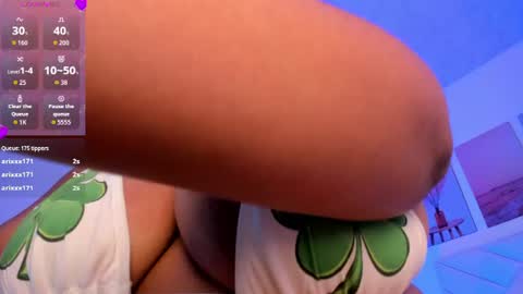 Snapshot of brianna_bigboobs chatting on June 11, 11:08 am online show from June 11, 11:08 am