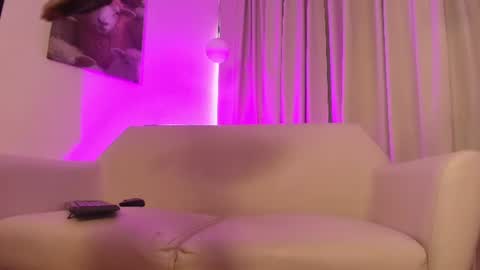 brianna_styles online show from June 13, 12:03 pm