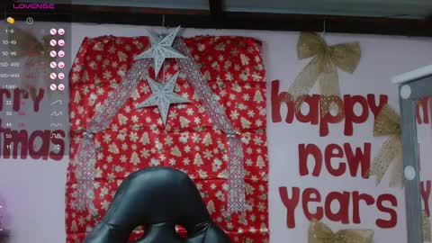 Snapshot of briathomas chatting on December 10, 5:39 am DAYANNA online show from December 10, 5:39 am