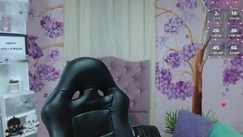 Snapshot of briathomas chatting on October 18, 2:36 am DAYANNA online show from October 18, 2:36 am