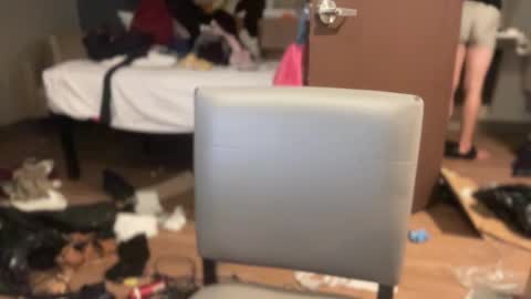 Snapshot of brickmeup chatting on April 16, 2:45 am brickmeup online show from April 16, 2:45 am