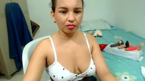 Snapshot of brida_angela29 chatting on June 22, 12:24 pm brida_angela29 online show from June 22, 12:24 pm