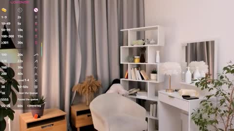 Snapshot of bridgetbottrell chatting on November 15, 1:03 am Hanna online show from November 15, 1:03 am