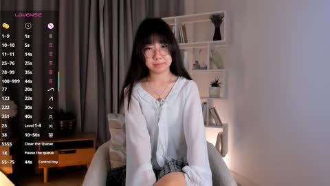 Snapshot of bridgetbottrell chatting on December 5, 1:25 am Hanna online show from December 5, 1:25 am