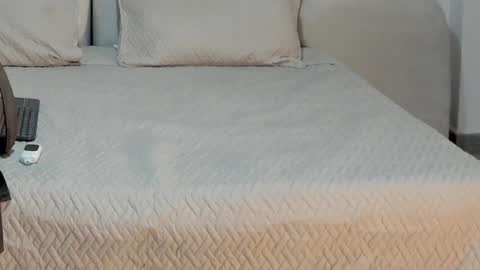 Snapshot of bridgetrodriguez chatting on January 18, 12:35 am online show from January 18, 12:35 am