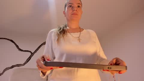 Snapshot of bridgetrodriguez chatting on January 31, 12:07 pm online show from January 31, 12:07 pm