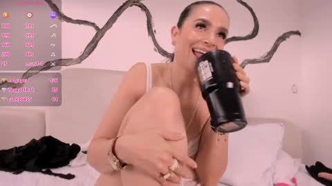 Snapshot of bridgetrodriguez chatting on February 22, 8:42 pm online show from February 22, 8:42 pm