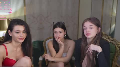 Diamonds Girls online show from March 11, 1:45 pm