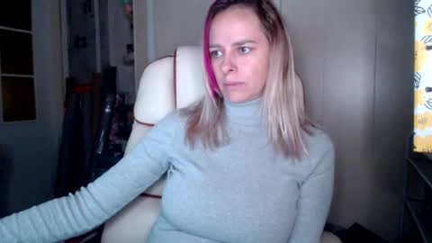 Snapshot of brilliantly chatting on October 31, 8:04 am brilliantly online show from October 31, 8:04 am