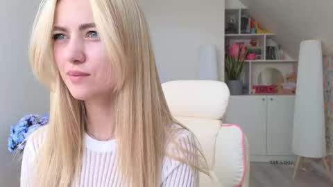 Snapshot of brilliantvictoria chatting on February 13, 10:44 am Vi. online show from February 13, 10:44 am