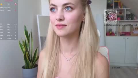 Snapshot of brilliantvictoria chatting on February 21, 1:11 pm Vi. online show from February 21, 1:11 pm