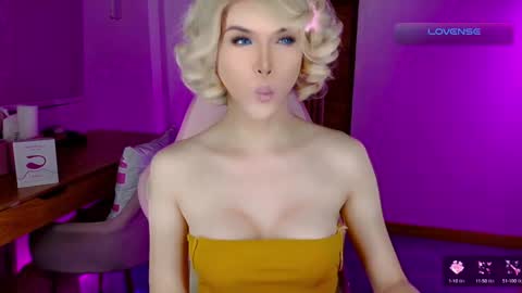 Snapshot of brionatop chatting on September 11, 11:16 pm brionatop online show from September 11, 11:16 pm