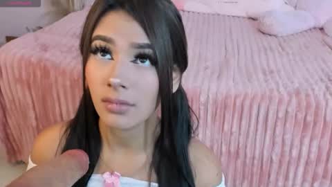 britanylin__ online show from March 12, 9:15 am