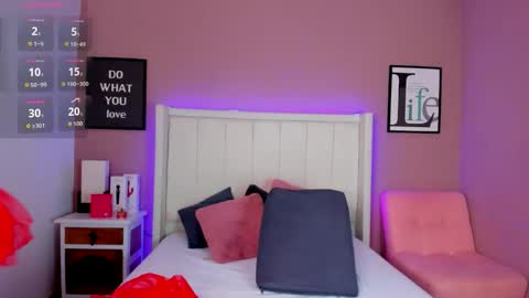 Snapshot of britanymooree chatting on October 31, 8:32 pm Britany online show from October 31, 8:32 pm