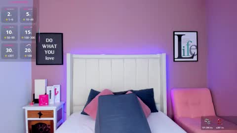 Snapshot of britanymooree chatting on November 8, 9:35 pm Britany online show from November 8, 9:35 pm