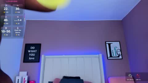 Snapshot of britanymooree chatting on December 1, 7:41 pm Britany online show from December 1, 7:41 pm