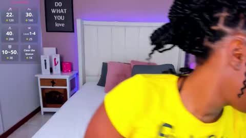 Snapshot of britanymooree chatting on December 4, 8:17 pm Britany online show from December 4, 8:17 pm