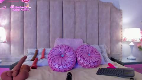 brithanyparker_ online show from March 6, 7:05 am