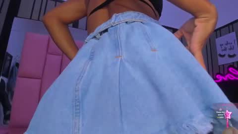 Snapshot of brithanyslim chatting on December 2, 7:49 pm brithanyslim online show from December 2, 7:49 pm