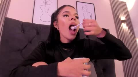 brithanysummer online show from January 11, 4:06 am