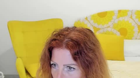 Snapshot of britishmilfpenelope chatting on October 10, 4:22 am Penelope online show from October 10, 4:22 am