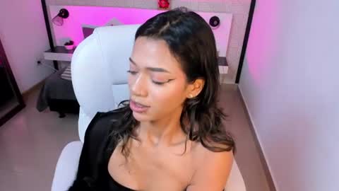 britney_collins_ online show from June 25, 2:43 pm