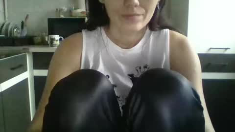 Snapshot of britneyamy chatting on December 16, 1:32 pm Britney online show from December 16, 1:32 pm