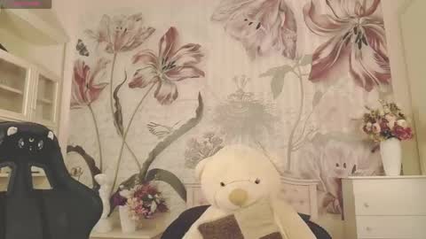 Snapshot of britneybarker chatting on May 9, 12:05 am britneybarker online show from May 9, 12:05 am