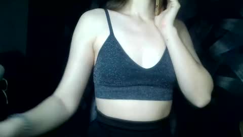 Snapshot of britneykittens chatting on January 4, 1:53 pm BritneyKittens online show from January 4, 1:53 pm