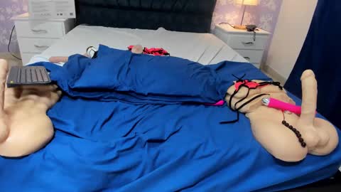 Snapshot of britneysweet_ chatting on February 12, 10:37 pm BritneySweet online show from February 12, 10:37 pm