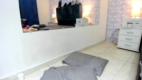 Snapshot of britneysweet_ chatting on February 23, 12:08 am BritneySweet online show from February 23, 12:08 am