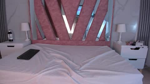 Snapshot of britneysweet_ chatting on October 14, 6:52 pm BritneySweet online show from October 14, 6:52 pm