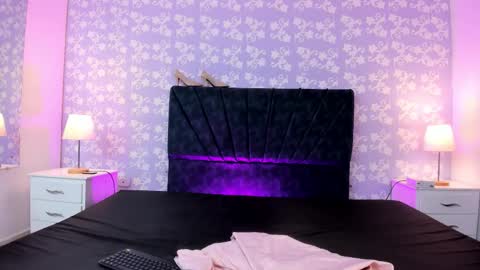 Snapshot of britneysweet_ chatting on February 17, 4:09 am BritneySweet online show from February 17, 4:09 am