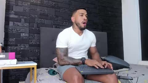 Snapshot of brock_hurn chatting on September 13, 9:25 pm brock_hurn online show from September 13, 9:25 pm