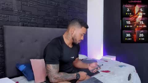 Snapshot of brock_hurn chatting on September 18, 9:17 pm brock_hurn online show from September 18, 9:17 pm