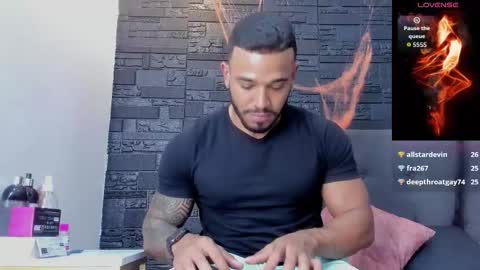 Snapshot of brock_hurn chatting on October 25, 9:53 pm brock_hurn online show from October 25, 9:53 pm